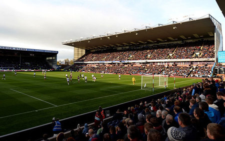 能够保持坚 能够保持坚